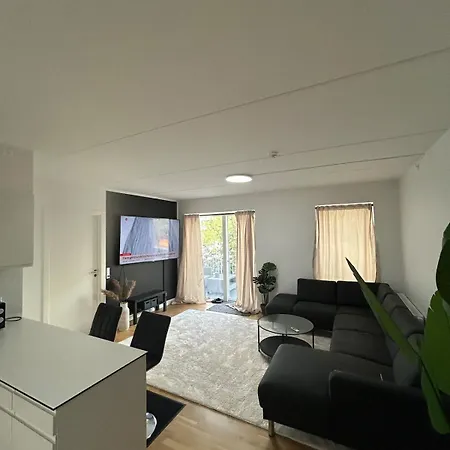 3 Separate Bedrooms 103 M2 Free Parking Lejlighed