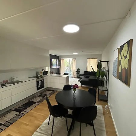 3 Separate Bedrooms 103 M2 Free Parking *